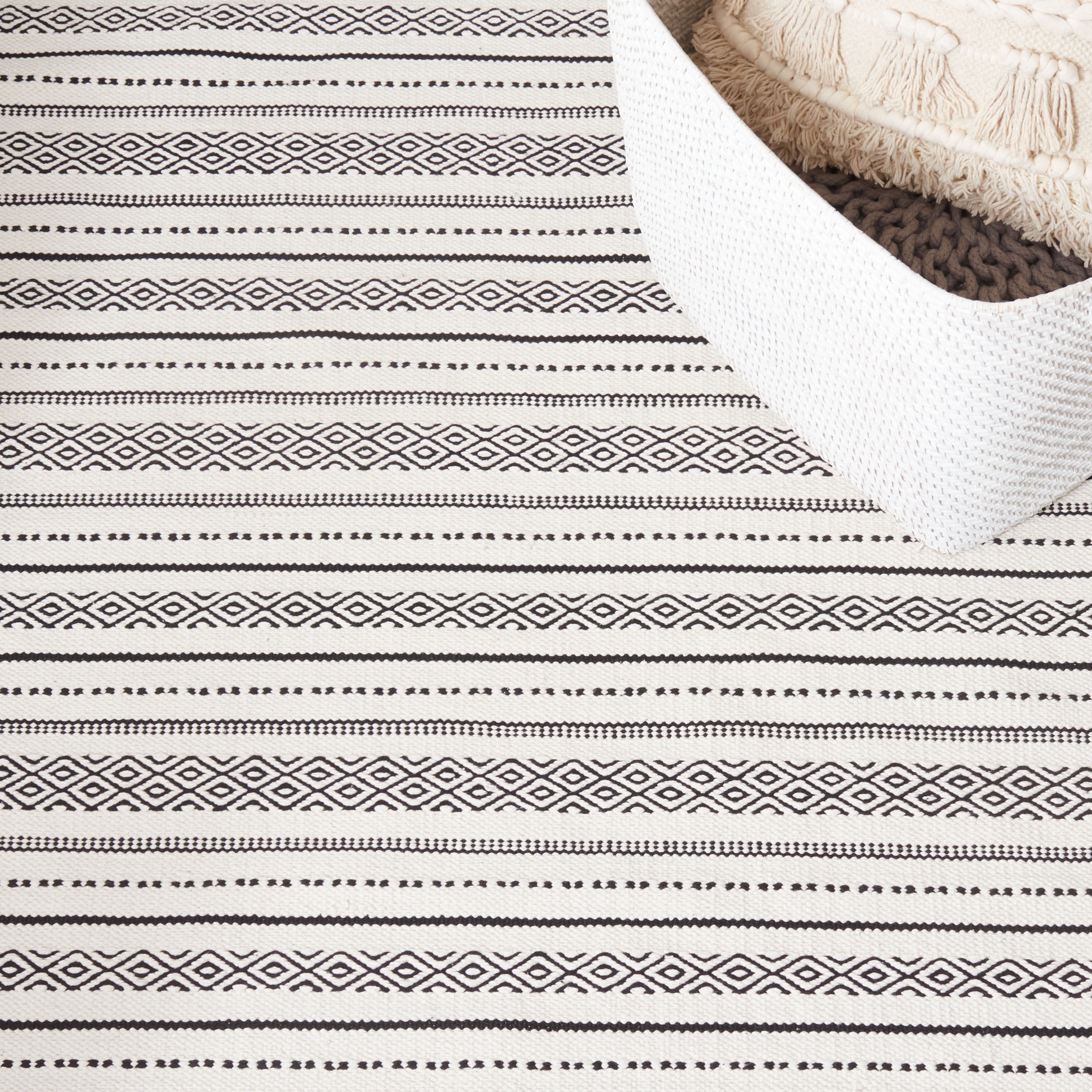 SAFAVIEH Kilim Jay Striped Cotton Area Rug, Ivory/Black, 8' x 10'
