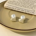 thumbnail image 4 of Pendientes de corazón de perlas metálicas para mujer con un estilo moderno y retro. Versátiles y versátiles. Dos pares de pendientes de perlas., 4 of 8