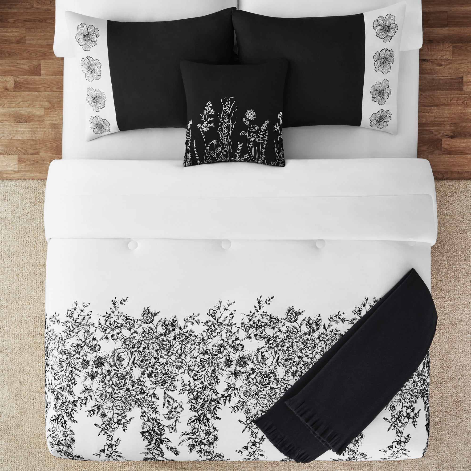 Mainstays 5-Piece White and Black Embroidered Comforter Set, Full/Queen