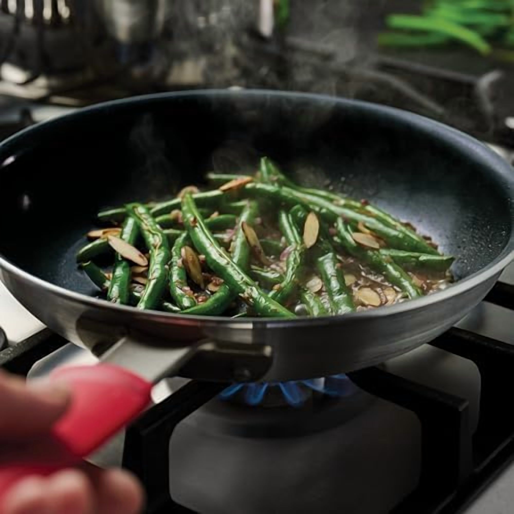 Professional 10-Inch Ceramic Non Stick Frying Pan, Heavy-Gauge Aluminum Skillet with Ceramic Nonstick Coating, Dishwasher and Oven Safe, Black