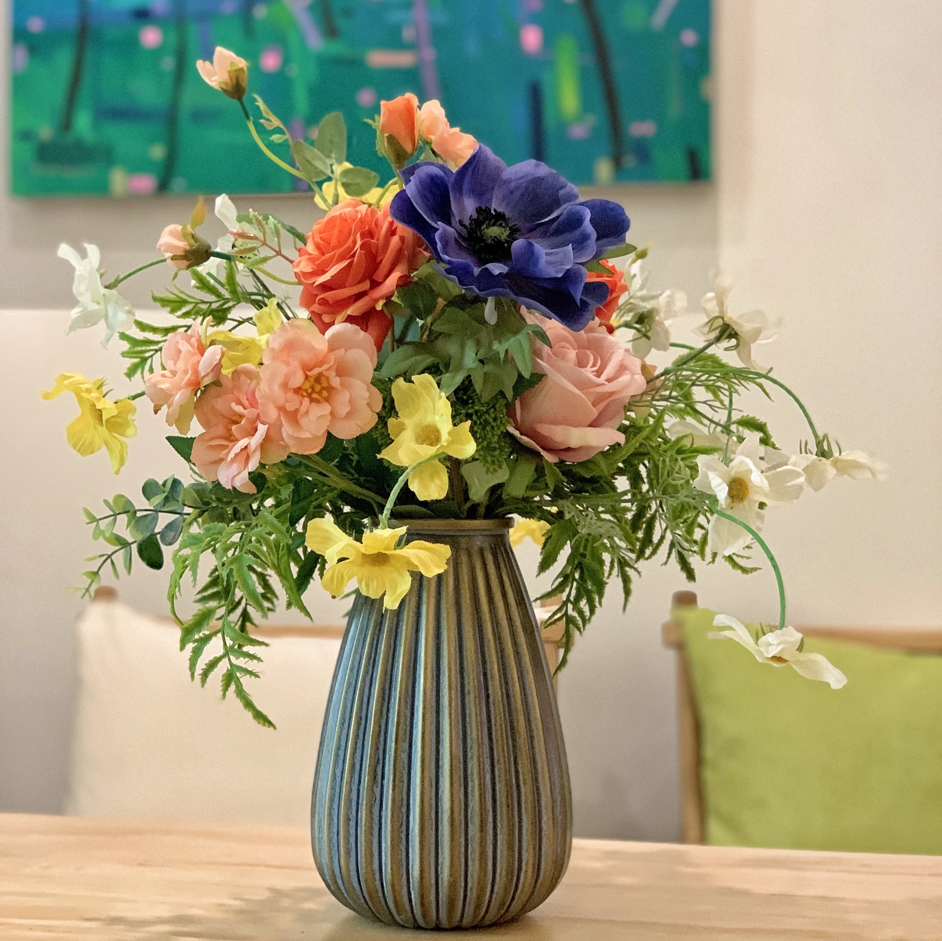 WAKISAKI Artificial Faux Flowers in Vase, Silk Flower Arrangement Artificial Floral Centerpiece, Table Centerpieces for Dining Room Home Decor Gift (Spring)