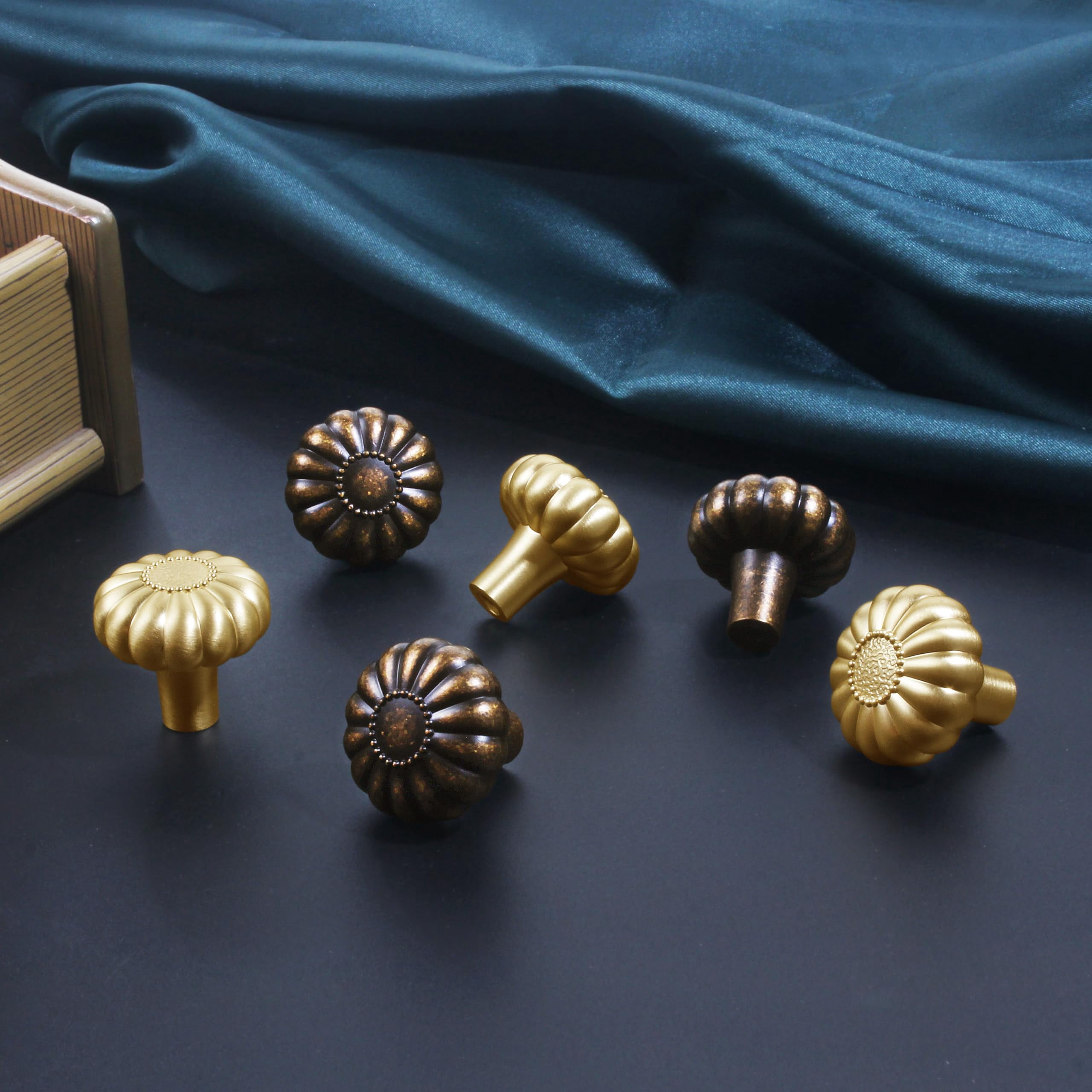 Crystal Cabinet Knobs Cabinets Knob, 8 Pack Flower Antique Brass Vintage Glass Clear Crystal Small Pull for Closet Dresser Drawers Cupboard,Retro Pulls Old Style Bronze Drawer Handle
