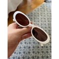 thumbnail image 4 of Gafas de Sol Ovaladas Retro de los 90 Laurinny para Mujer Blancas/Marrones, 4 of 8