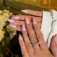 thumbnail image 1 of Press On Nails JOYVVEW con forma de almendra rosa cromada, 24 unidades, 1 of 5