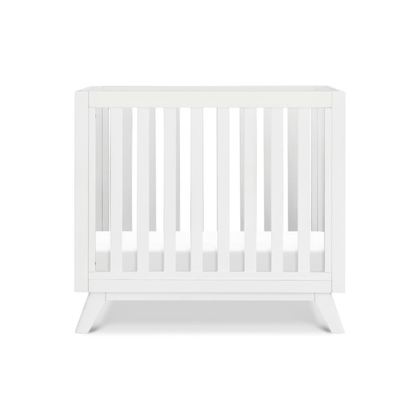 DaVinci Otto 3in1 Convertible Mini Crib with 4