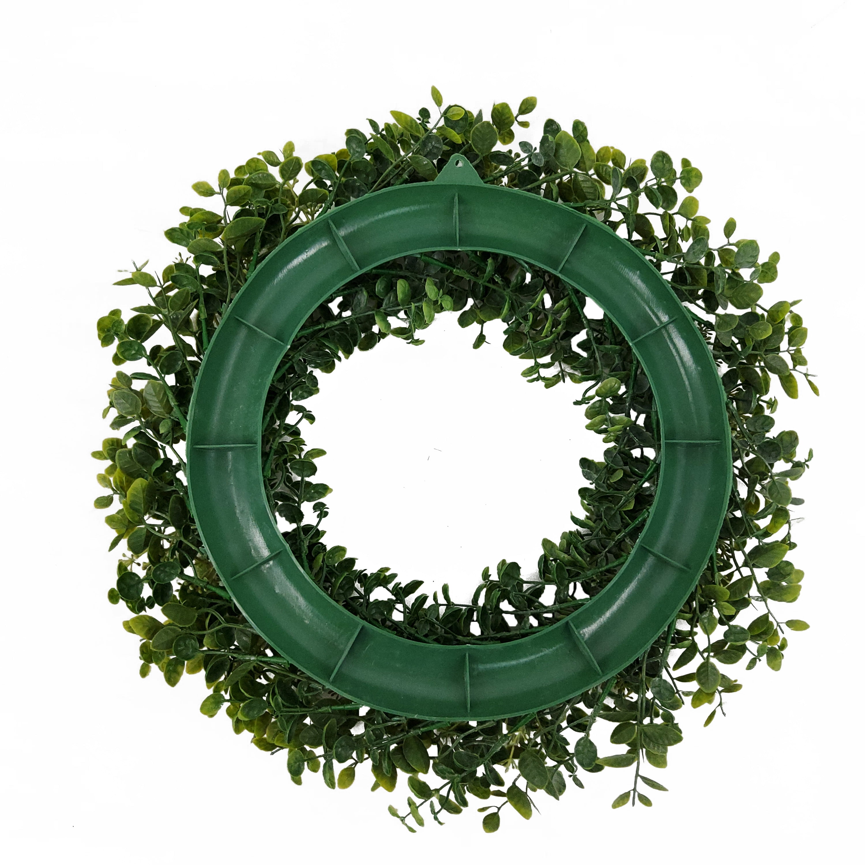 Mainstays 18in Indoor Artificial Boxwood Wreath, Green Color. Plastic Material. Not in Pot.