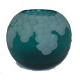thumbnail image 1 of Jarrón Manhattan Chic de cristal redondo tallado artesanalmente de color verde lago, 1 of 1