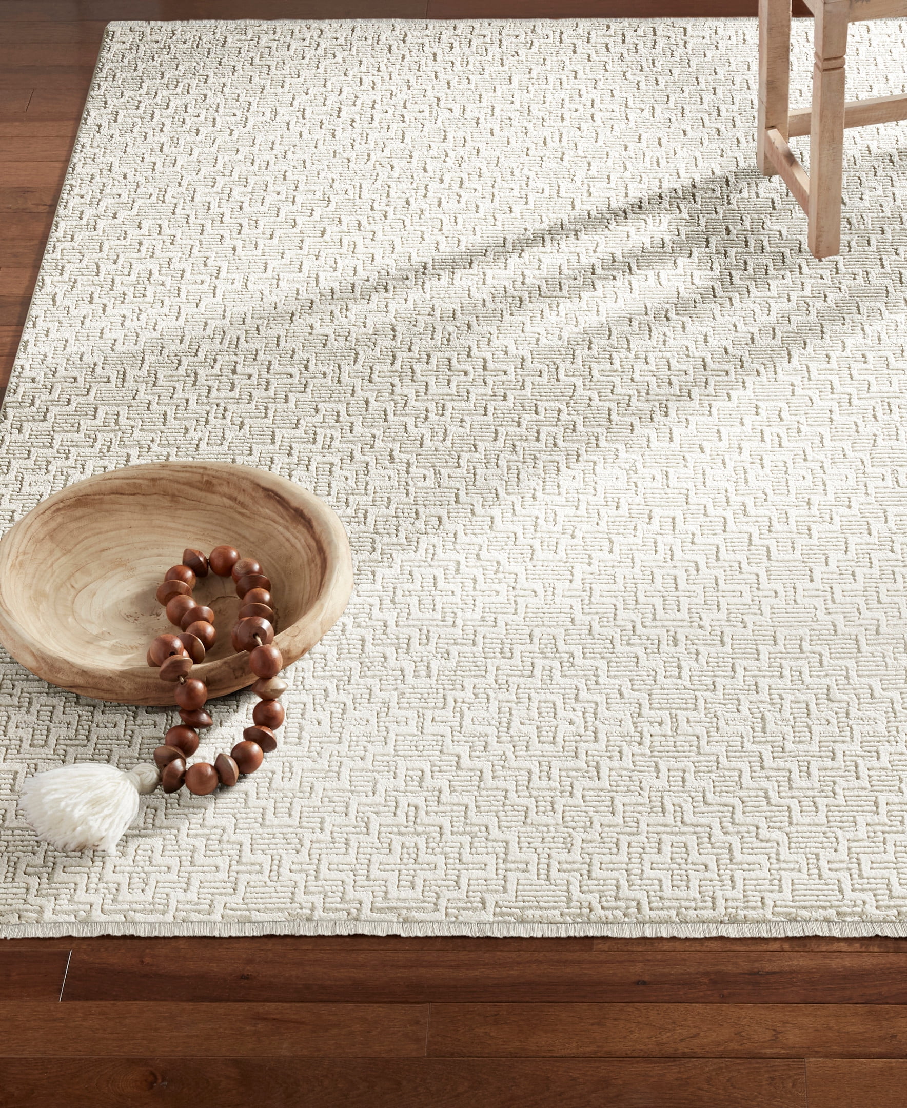 TOWN & COUNTRY LUXE Tretta Modern Geo Area Rug with Plush High-Low Texture, Ivory, 5'2"x7'2"