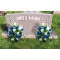 thumbnail image 3 of 2 juegos de flores artificiales de cementerio LVXINLI con jarrón de 47 cm, blanco+azul oscuro, 3 of 7