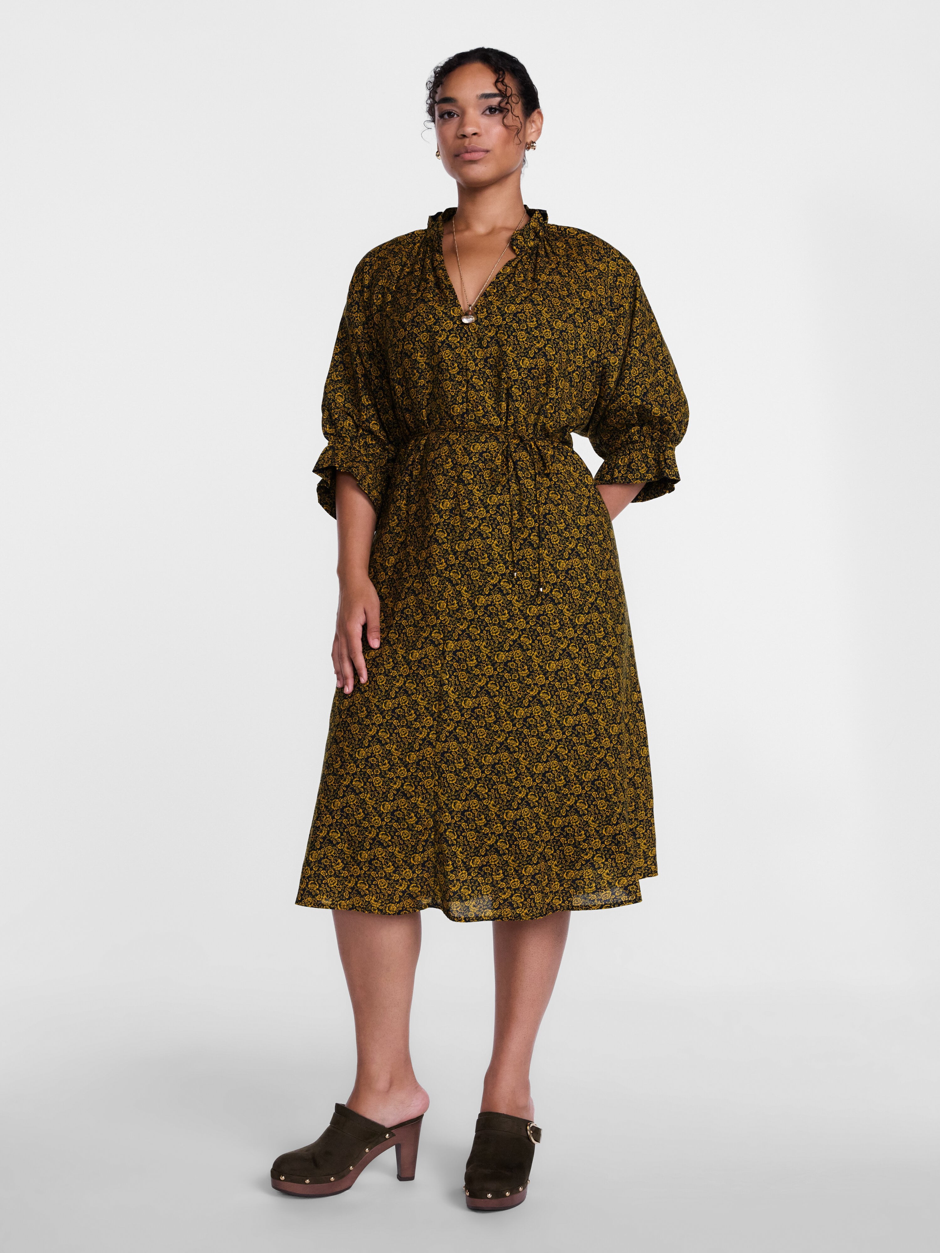 Scenario Women's and Women's Plus Midi Dress with Short Sleeves, Sizes XS-4X