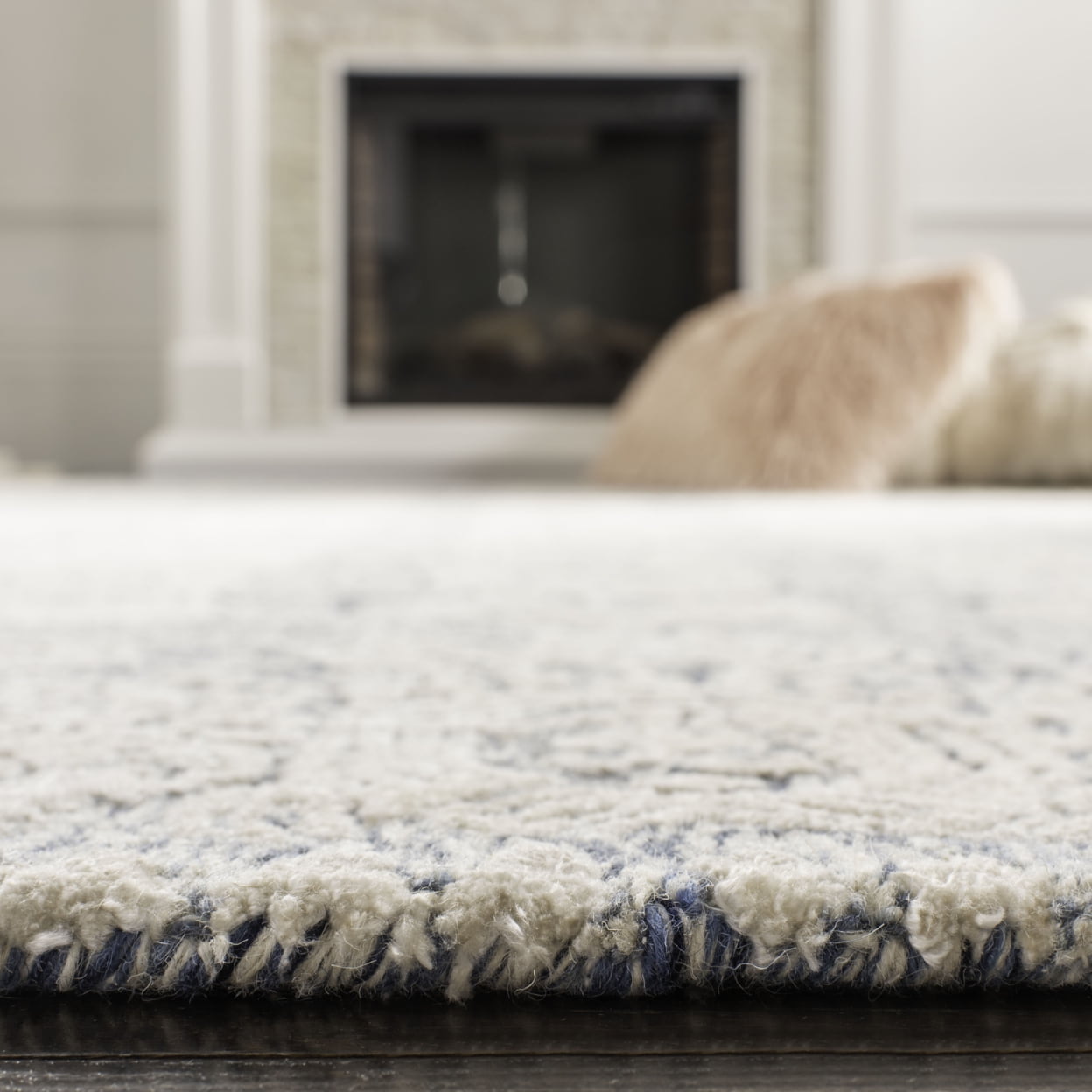 SAFAVIEH Glamour Aubree Abstract Area Rug, Blue/Ivory, 6' x 6' Round
