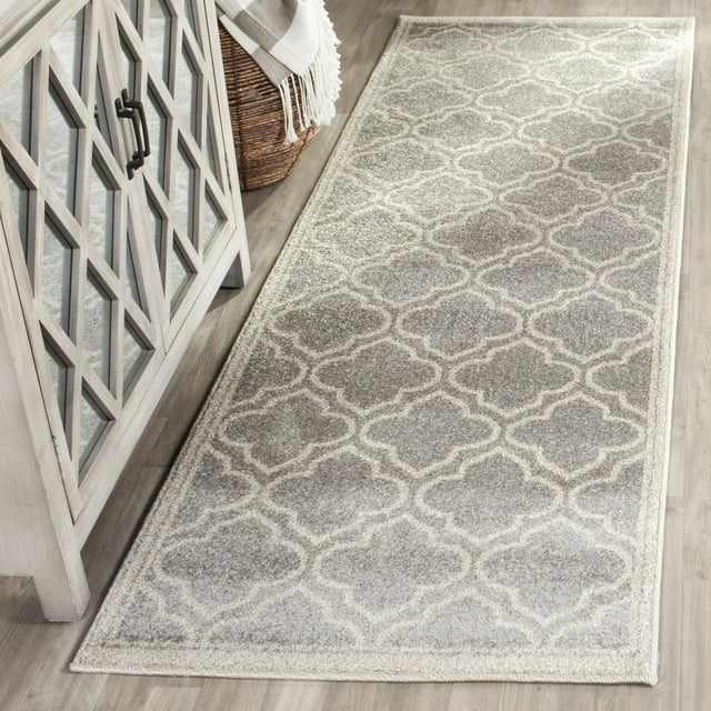 Safavieh Amherst Wilson Geometric Area Rug
