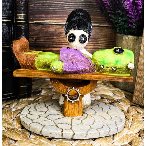 Pinheadz Monster Voodoo Stitches Frankenstein Bride & Groom Giving Life Figurine