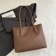 thumbnail image 1 of Bolso de gran capacidad y alto valor para mujer, nuevo bolso de invierno 2025, versátil, para ir al trabajo, para mujer, bolso de hombro grande, 1 of 5