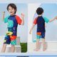 thumbnail image 5 of Conjunto de Pantalones Cortos de Traje de Baño Niños Unisex Protección Solar de Manga Corta con Pantalones de Baño de Dos Piezas, 5 of 6