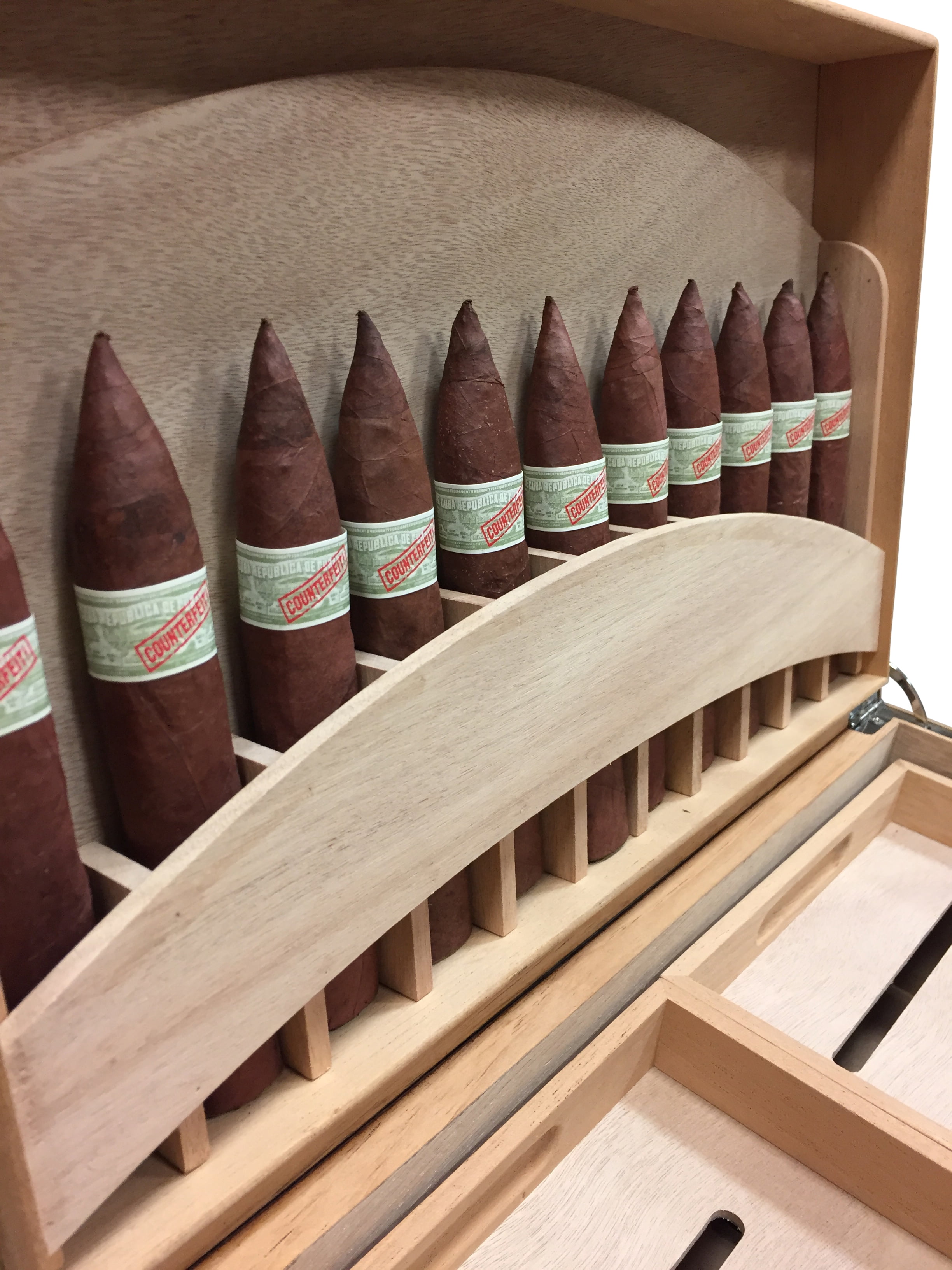 Prestige Import Group - Rockefeller Built-In Partitioned Display Cigar Humidor - Capacity: 130 - Color: Matte Ebony Finish