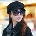 thumbnail image 1 of Boina con visera elástica negra talla única para mujer ER, 1 of 5
