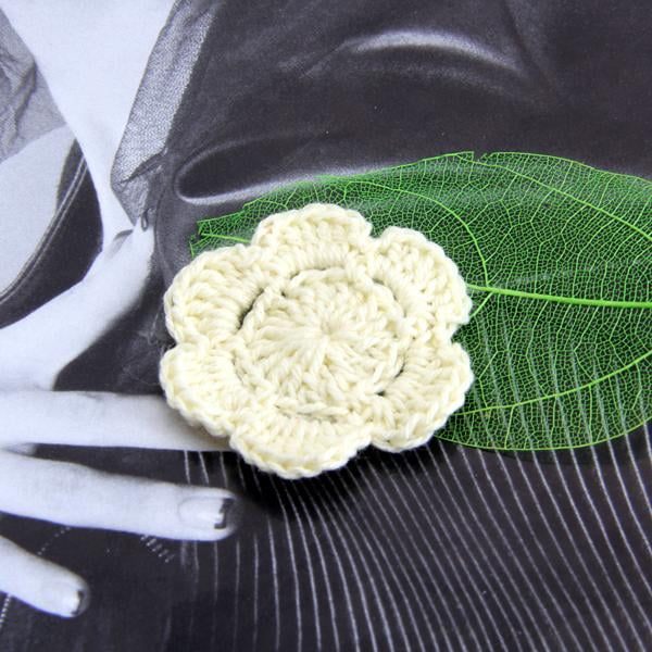 flor de ganchillo coser apliques arte hecho a mano de color amarillo claro Zulema flor de ganchillo coser apliques arte hecho a mano de color amarillo claro