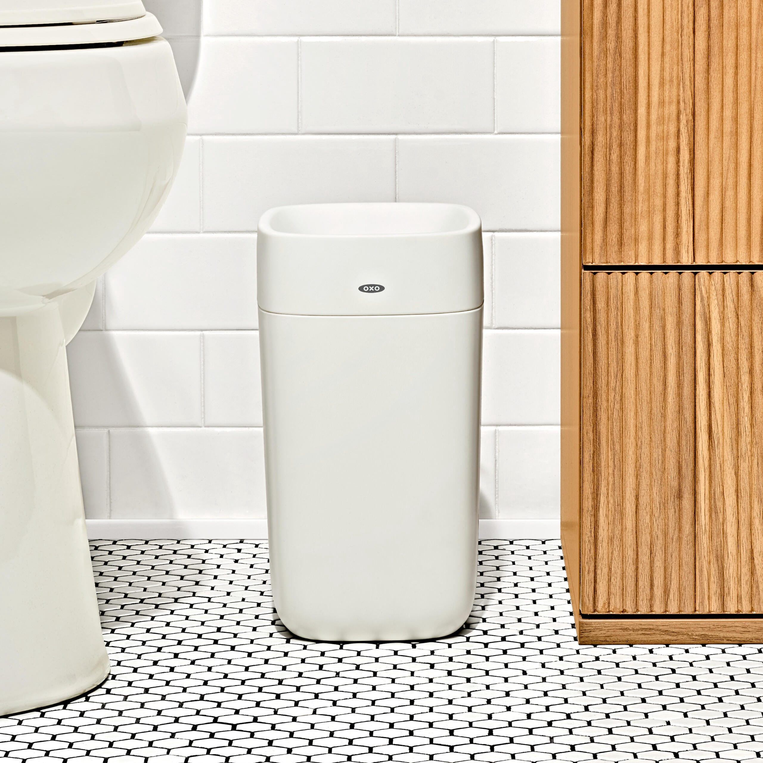 OXO 6L Bathroom Trash Can, Compact Garbage Can for Small Spaces and Under Bathroom Vanity, White