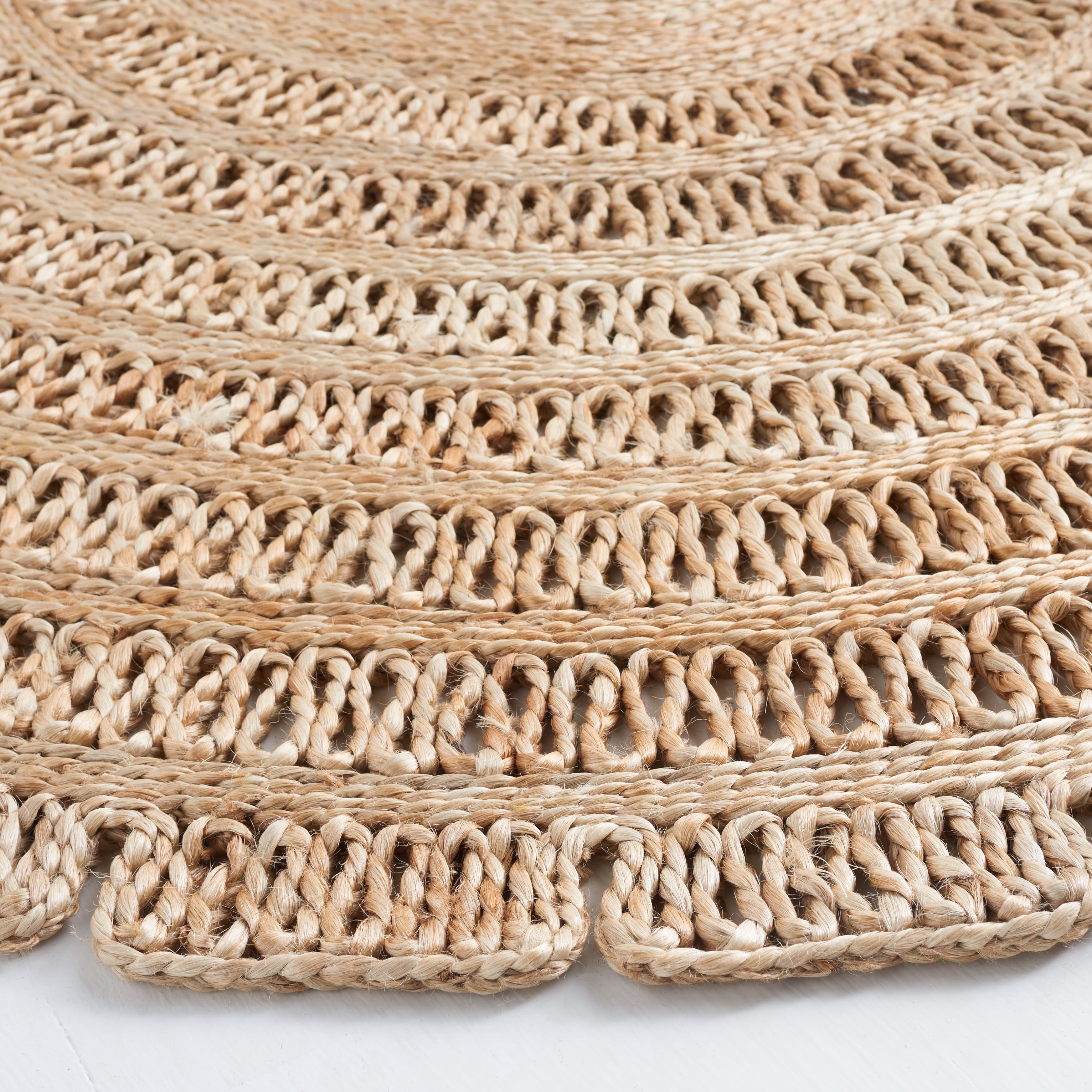 SAFAVIEH Natural Fiber Edythe Geometric Area Rug, Natural, 5' x 5' Round