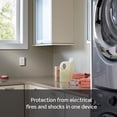 thumbnail image 2 of Enchufe Leviton SmartLockPro 20A 125V AFCI/GFCI de doble función, 2 of 6