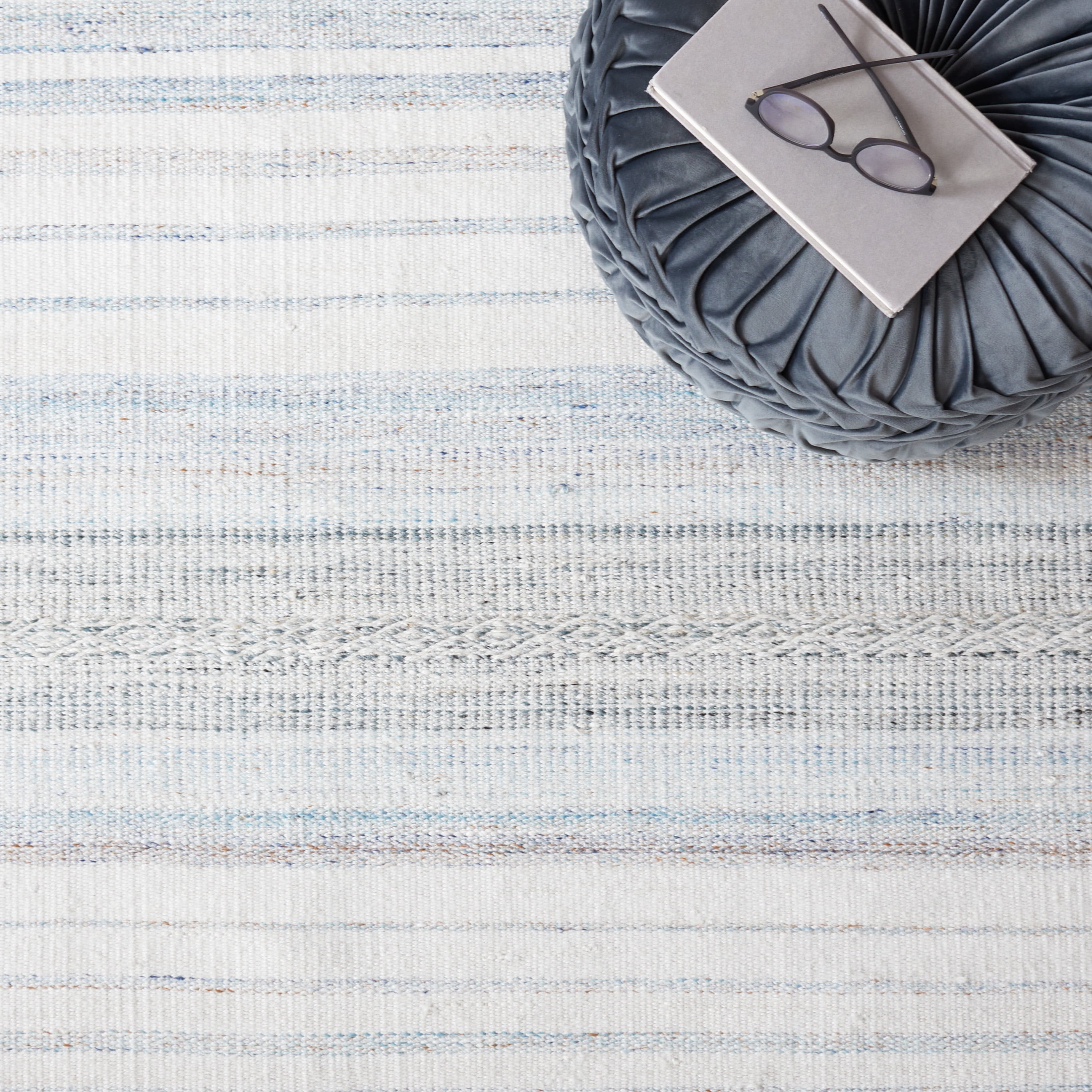 SAFAVIEH Kilim Mckayla Striped Polyester Area Rug, Ivory/Light Blue, 4' x 6'