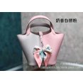 thumbnail image 1 of Bolso tipo cubo de cuero para mujer, bolso de mano suave con patrón de lichi, capa superior de piel de vaca Togo, nuevo estilo, bolso de moda, 1 of 5