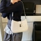 thumbnail image 3 of Bolso bandolera de piel suave de alta calidad para mujer, nuevo estilo 2025, moderno y versátil, bolso bandolera para uso diario., 3 of 5