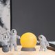 thumbnail image 5 of Estatuilla Colco de astronauta 4 piezas Amarillo plateado, 5 of 7
