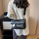 thumbnail image 3 of Nuevo bolso de mensajero Joker Tide plegable de cuero PU con broche grande, bolso pequeño debajo del brazo de gran capacidad, negro, 3 of 5