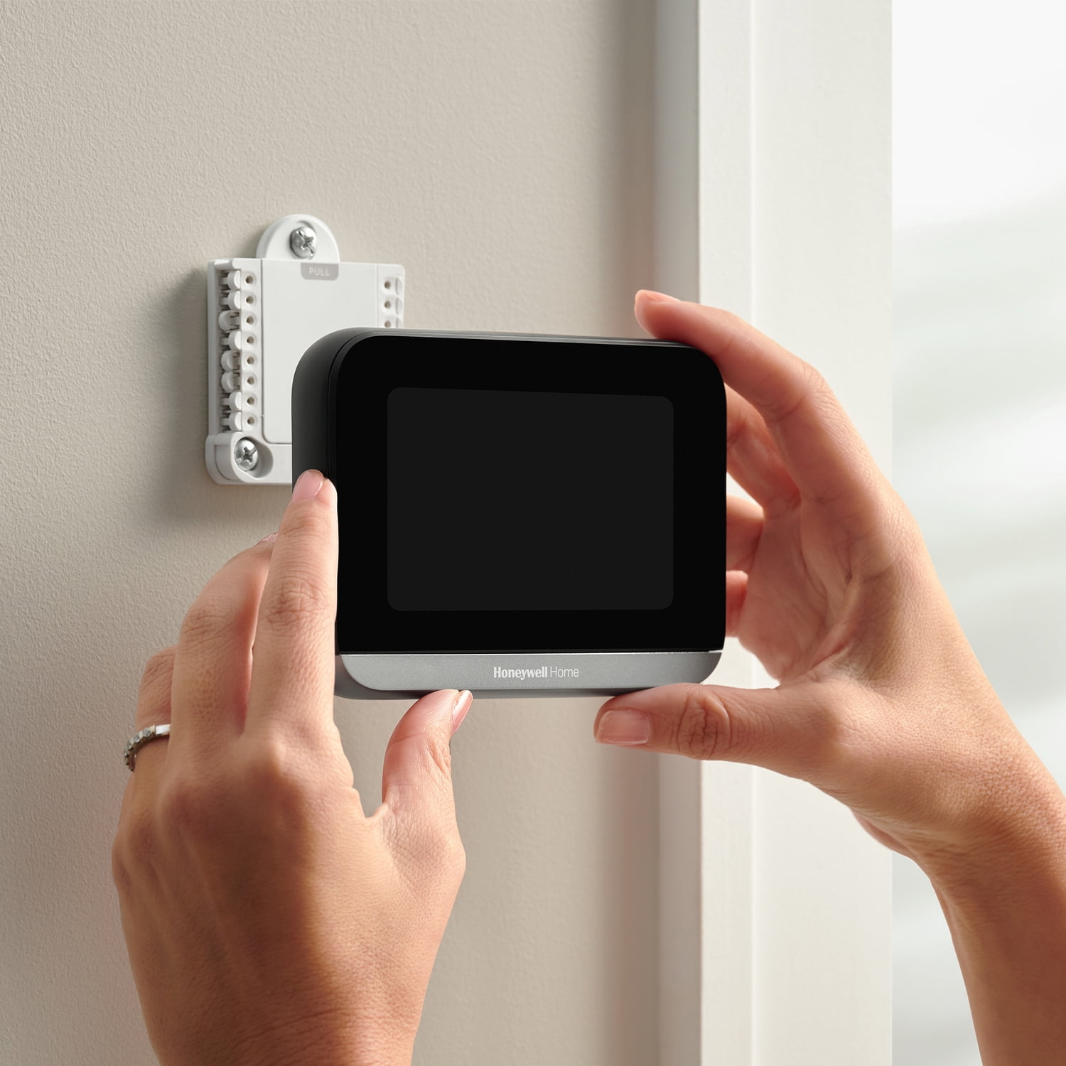 Honeywell Home X7S Smart Thermostat with Advanced Occupancy Sensing, Humidity Monitoring, and Customizable Touchscreen Display, Black