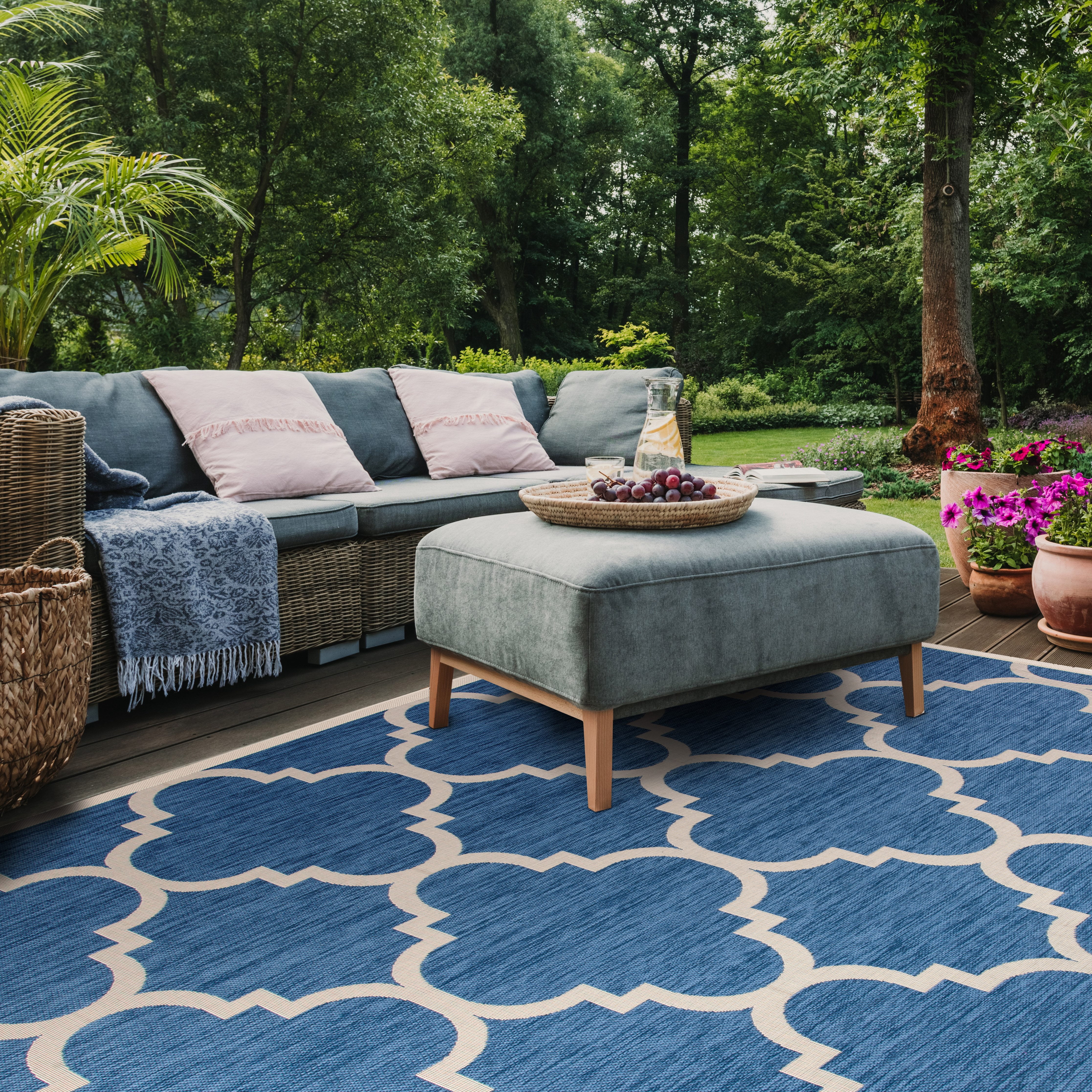 Safavieh Courtyard Becky Geometric Indoor/Outdoor Area Rug, Blue/Beige, 8' x 11'