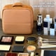 thumbnail image 3 of Bolsa de cosméticos de pie, bolsa de maquillaje, organizador de artículos de tocador con múltiples compartimentos para mujeres, vacaciones, viajes de negocios, uso diario., 3 of 8