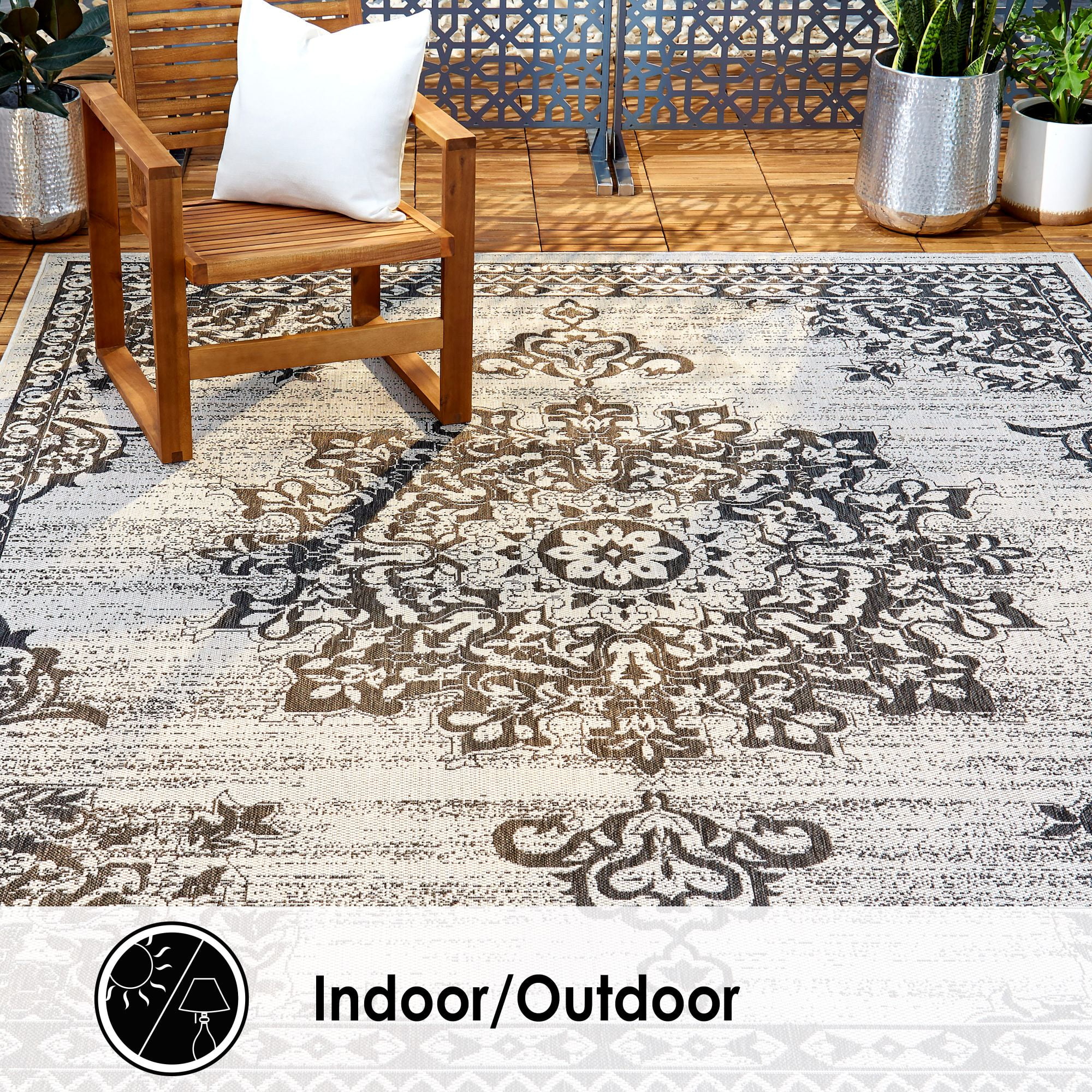 Nicole Miller New York Patio Country Azalea Transitional Medallion Indoor/Outdoor Area Rug, Grey/Black, 3'11"x5'2"