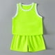 thumbnail image 1 of Conjuntos de camiseta sin mangas con cuello redondo para niños, camiseta sin mangas de color liso con cuello redondo y pantalones cortos con cintura elástica, conjunto de dos piezas de poliéster para, 1 of 9