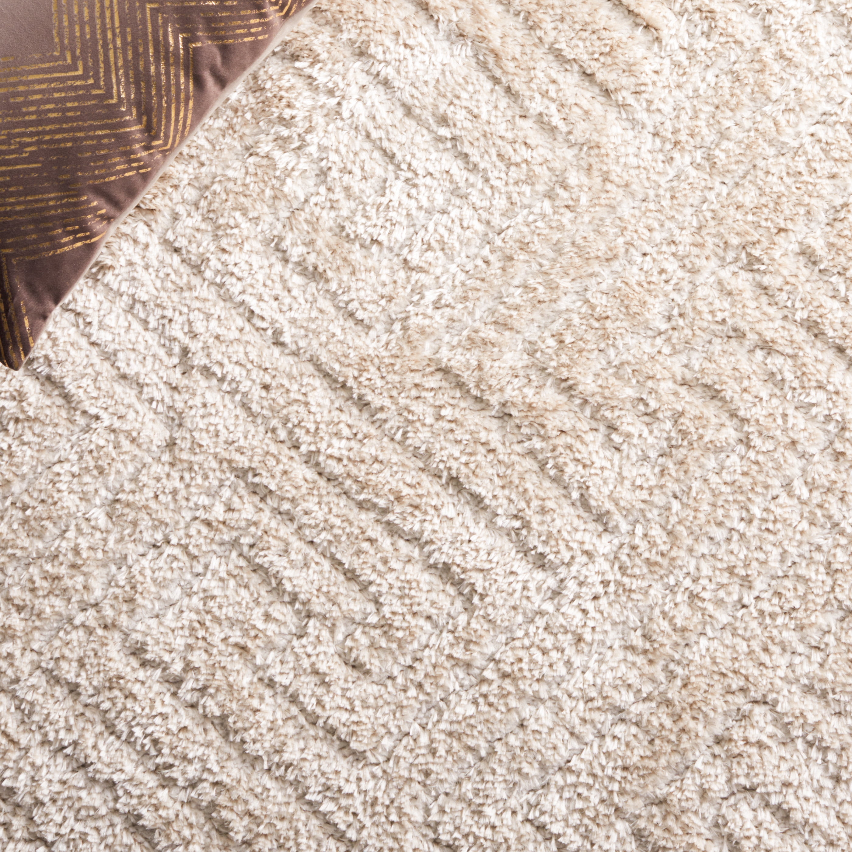SAFAVIEH Tahoe Ainsley Geometric Shag Area Rug, Beige, 4' x 6'