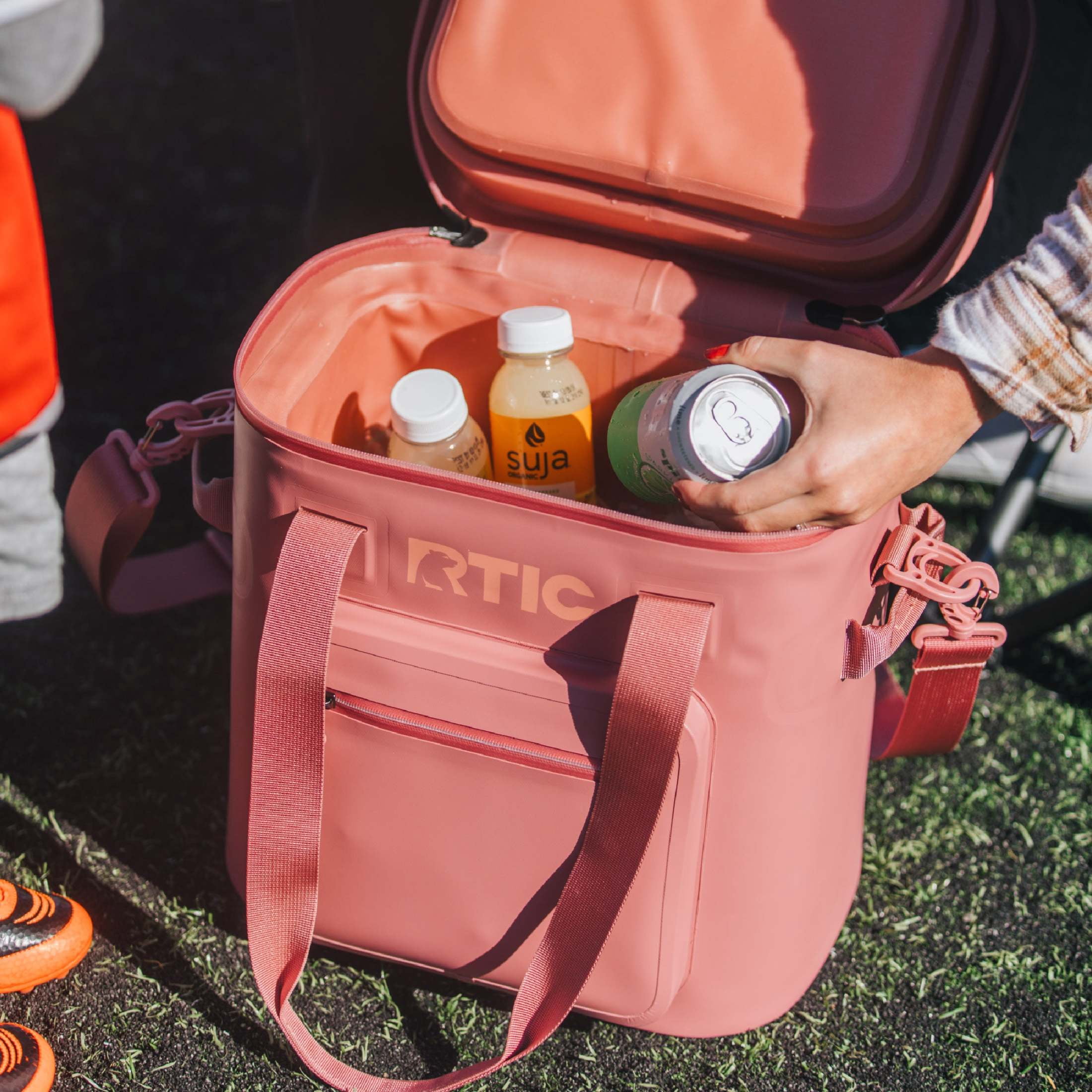 RTIC 20 Can Ultra-Tough Soft Cooler Pro, Leakproof Cooler, Waterproof Zipper, Snapdragon