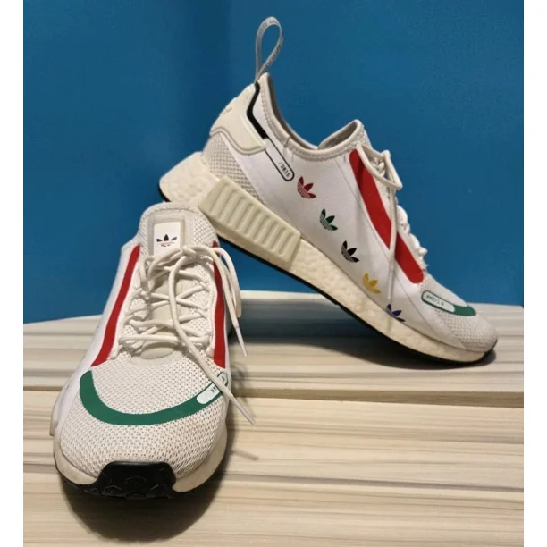 Ad-id-as NMD 1.8 mens athletic sneakers Size 10 worn once Logo