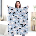 thumbnail image 1 of Manta de felpa con estampado de vaca, suave, agradable para la piel y transpirable para todas las estaciones, 140 x 200 cm, lavable a máquina, 1 of 5