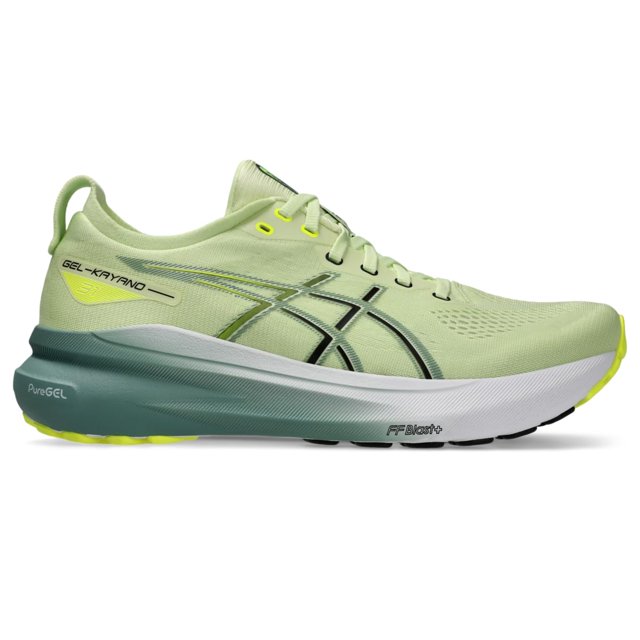 zapatillas para correr asics gel-kayano 31 para hombre - cool matcha/cela, vista lateral derecha de perfil; parte superior de malla verde claro, talón con lengüeta tejida para ponerse fácilmente, diseño con SISTEMA DE GUÍA 4D para estabilidad adaptativa, PureGel en el talón y entresuela FF BLAST PLUS ECO (capa blanca y base verde azulado) para amortiguación, suela con acentos amarillo neón; también usadas frecuentemente como calzado de entrenamiento diario.