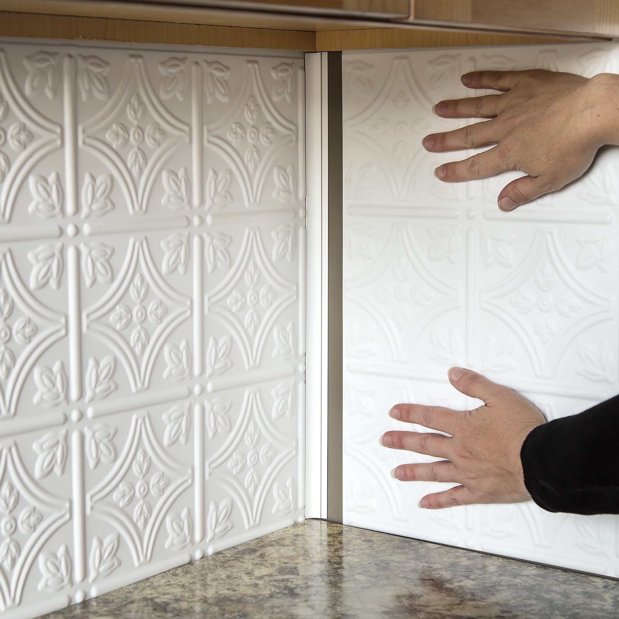 FASÄDE Large Profile Backsplash Accessory Kit in Gloss White