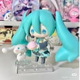 thumbnail image 4 of Figura de anime original Hatsune Miku x Cinnamoroll versión q, colección coleccionable de Miku, modelo de decoración, juguetes, regalos de cumpleaños, 4 of 5