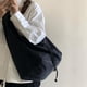 thumbnail image 4 of Bolso de Hombro Tipo Cubo Colcomx Cruzado de Nailon Negro para Mujer, 4 of 8