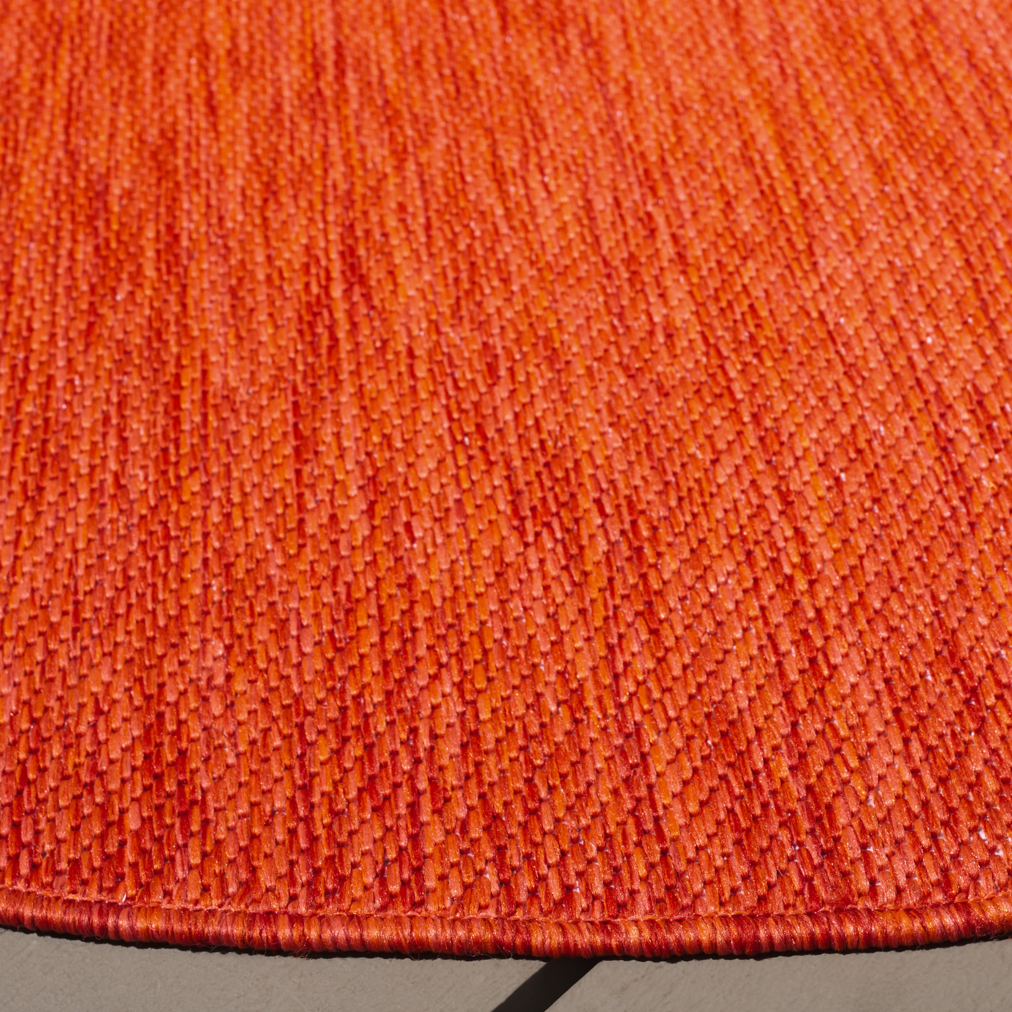 SAFAVIEH Beach House Lauressa Solid Indoor/Outdoor Area Rug, Orange, 6'7" x 6'7" Round