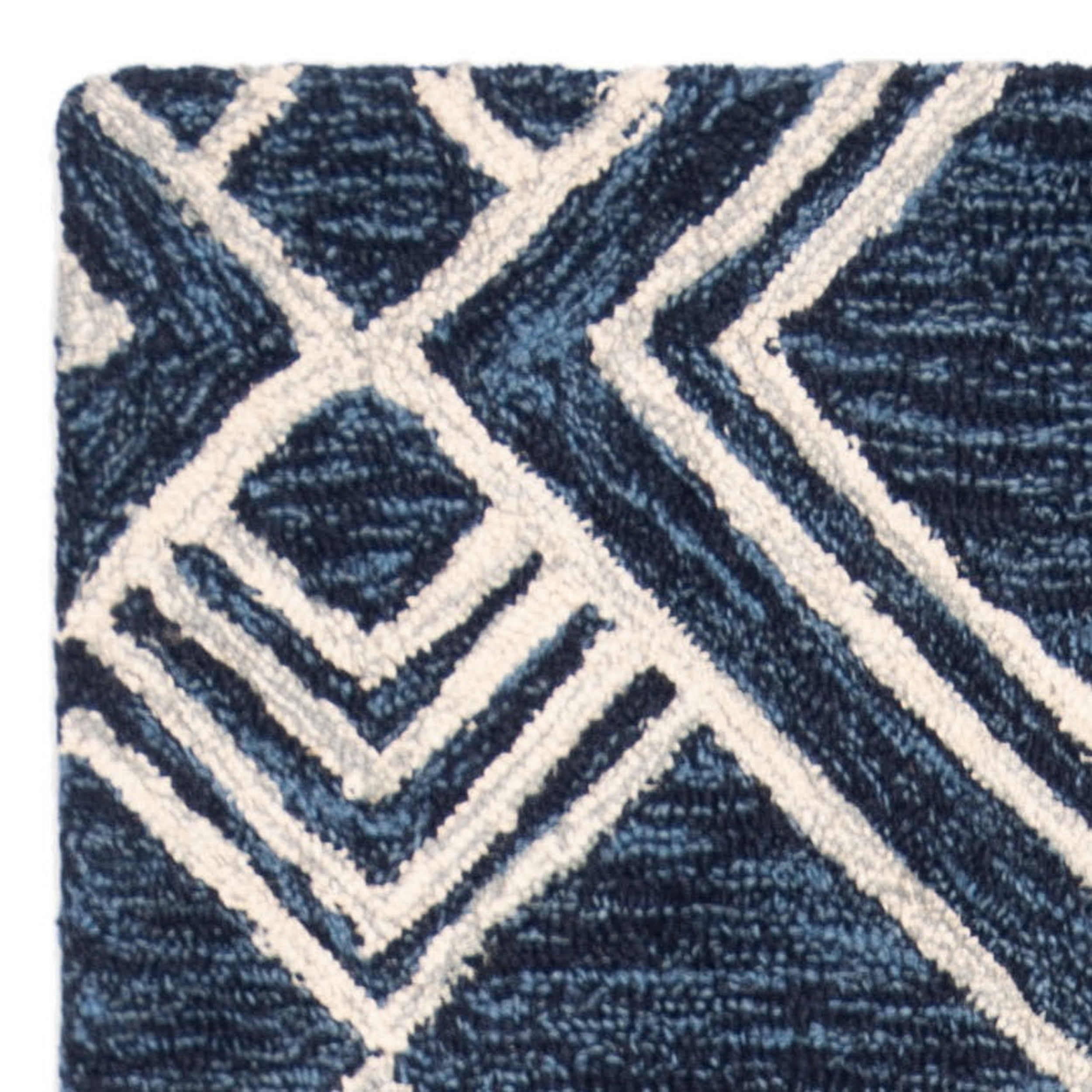 SAFAVIEH Micro-Loop Floral Diamond Trellis Wool Runner Rug, Navy/Ivory, 2'3" x 7'