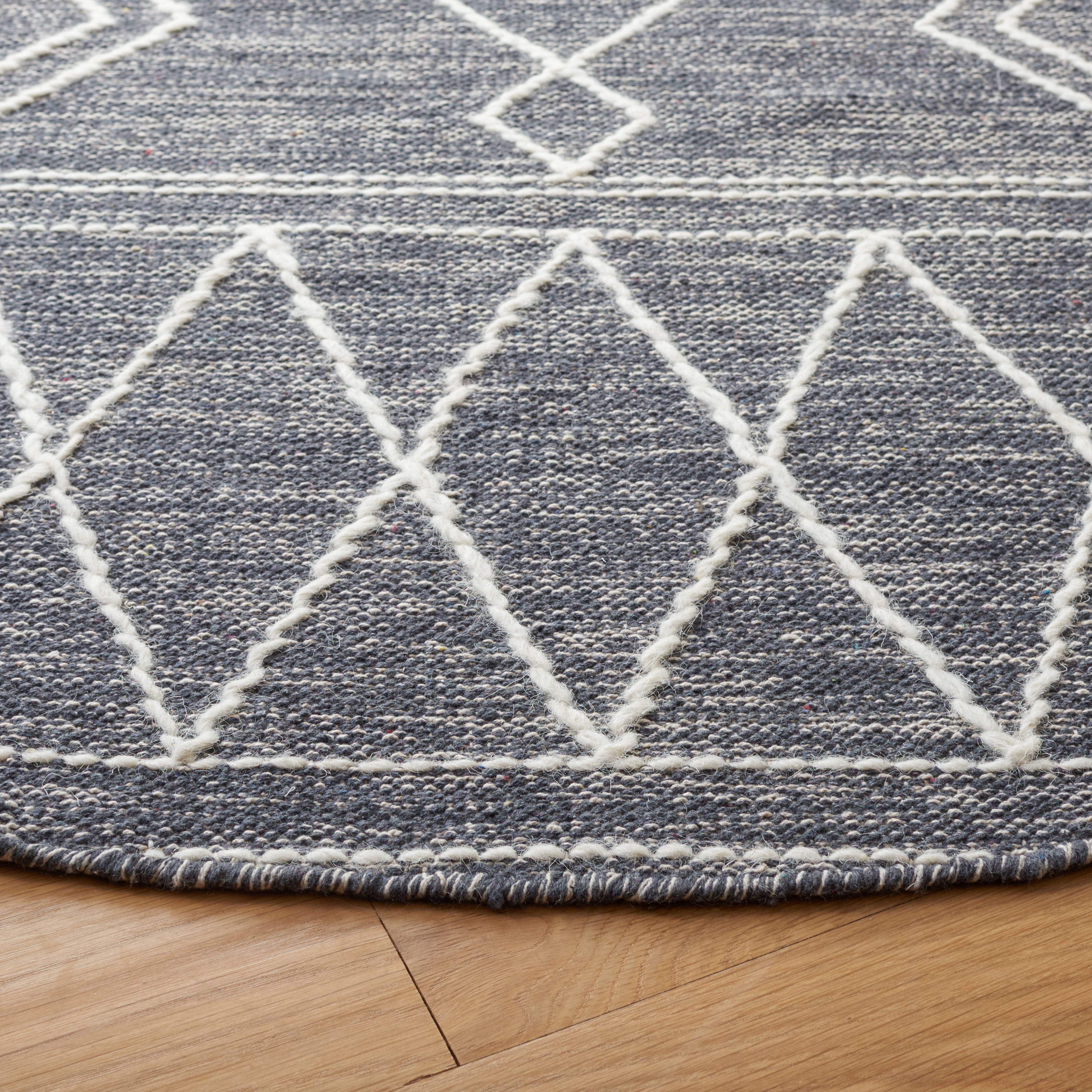 Safavieh Kilim Chloe Tribal Area Rug, Charcoal/Ivory, 6' x 6' Round