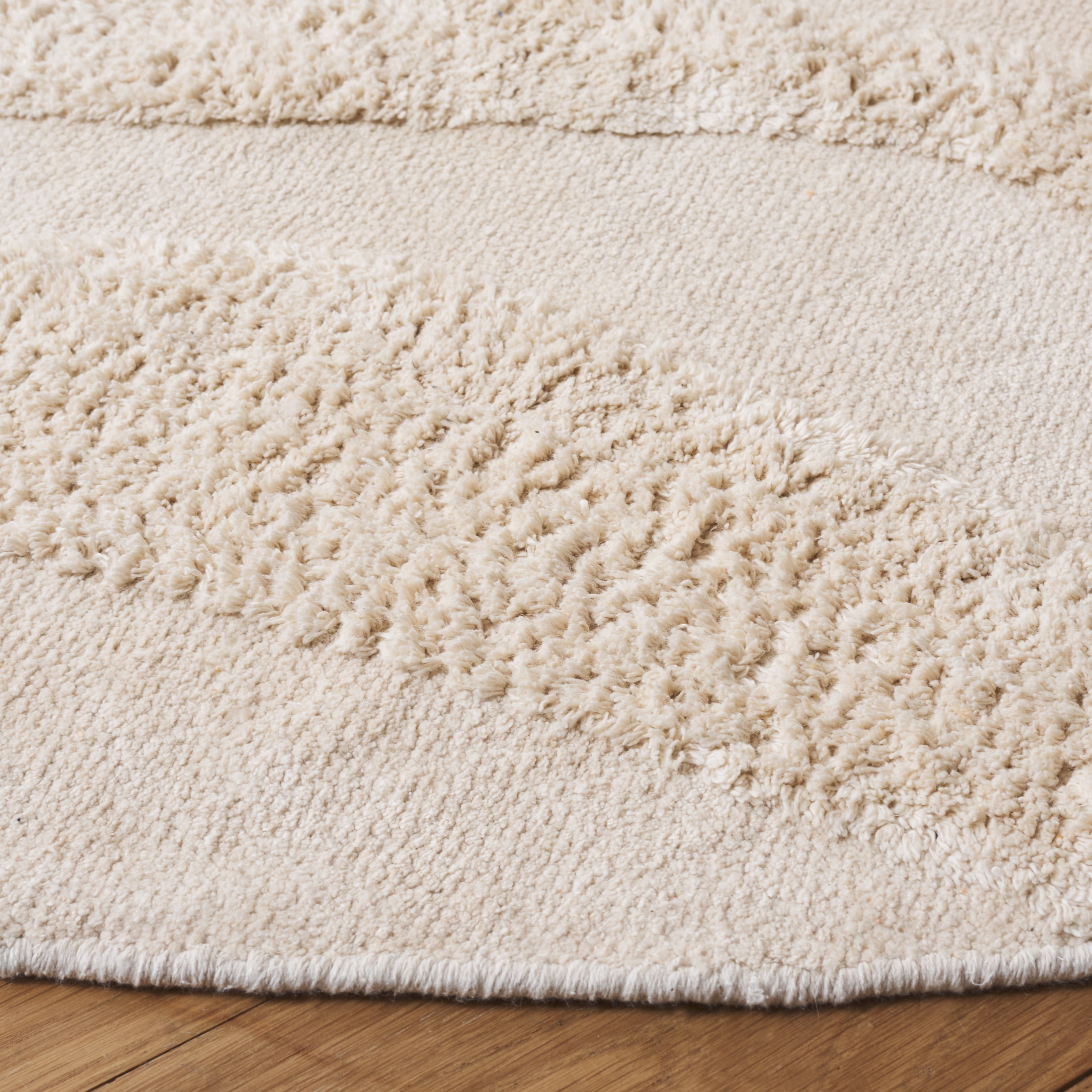 Safavieh Easy Care Lyla Geometric Area Rug, Ivory, 6' x 6' Round