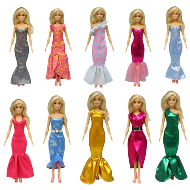 Lot de 26 barbie avec garde robe et vêtements - Barbie