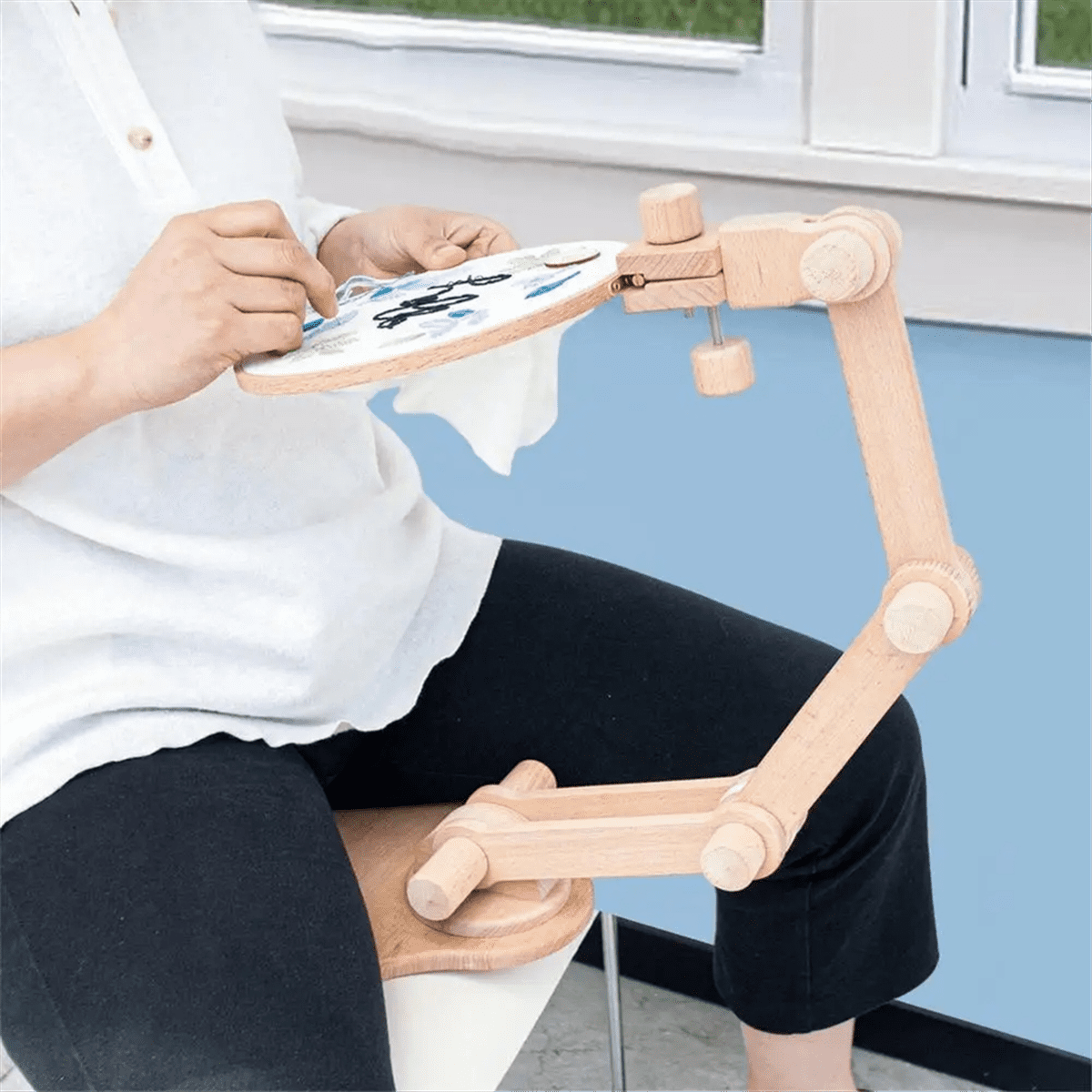 HOT 360 Rotation Adjustable Embroidery Hoop Holder Wooden Desktop Stand CrossStitch Rack Frame DIYSewing No Cloth