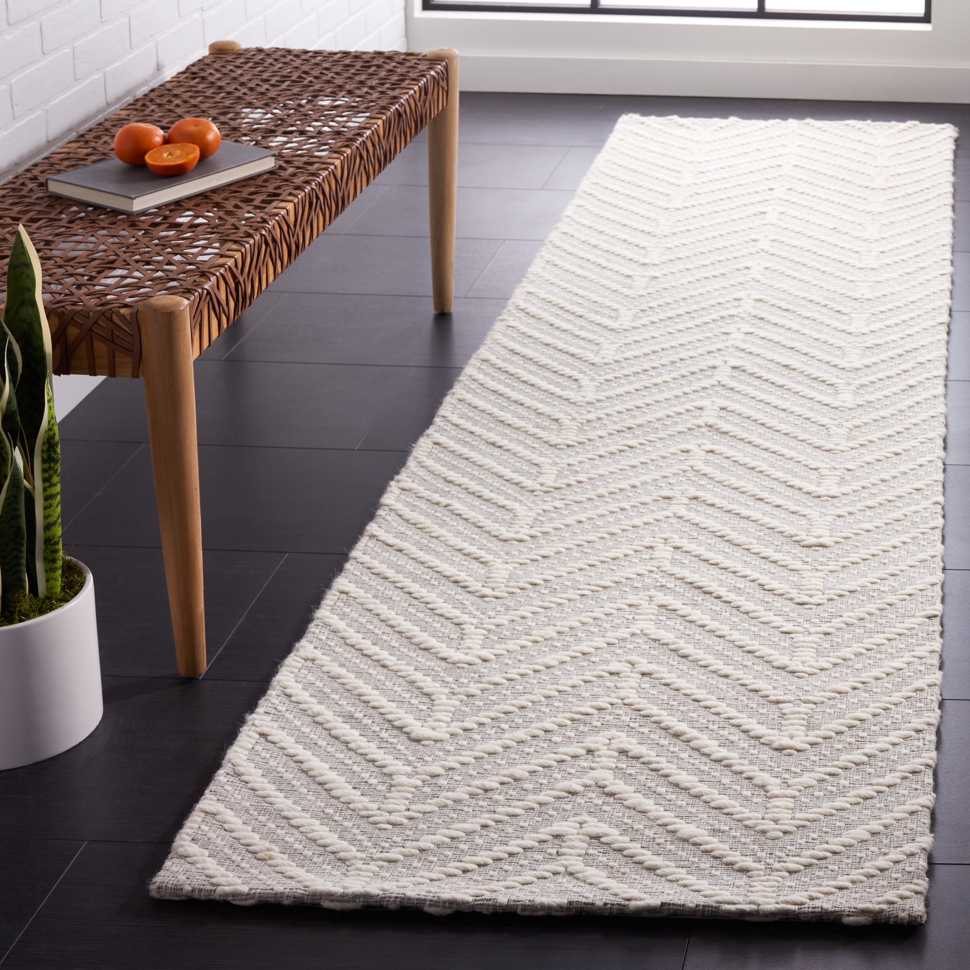 SAFAVIEH Marbella Zowie Zig-Zag Runner Rug, Ivory/Beige, 2'3" x 9'